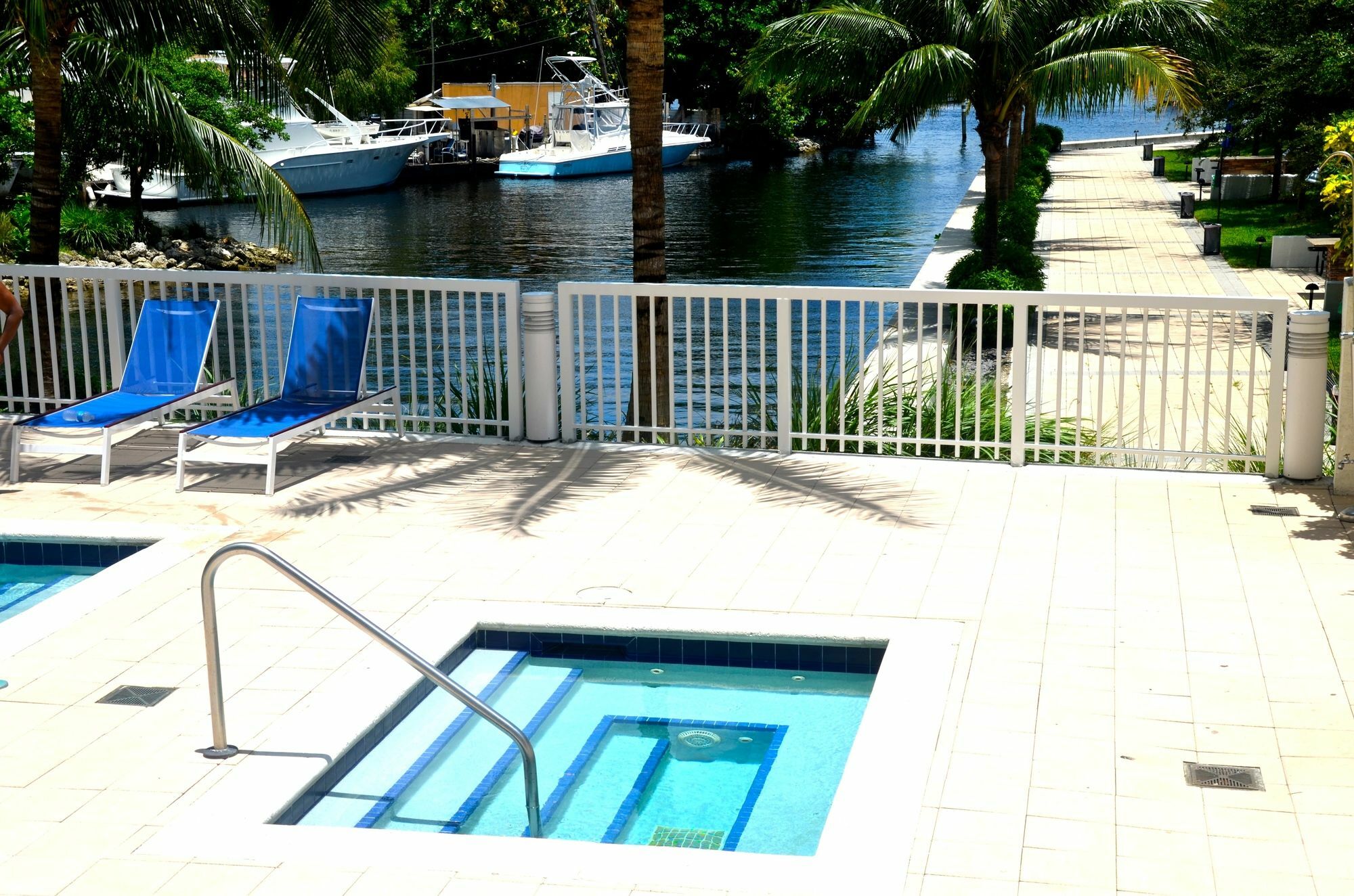 Riviera Luxury Living At River Oaks Marina And Tower Miami Eksteriør bilde